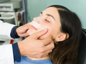بهترین سن عمل بینی
