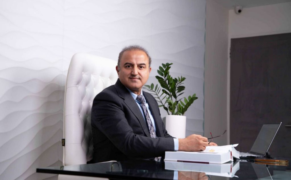 دکتر حسنانی در مطب ونک